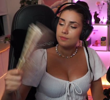 yabbe nude onlyfans leaks