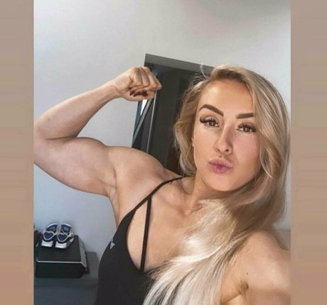 thefitnessbarbiie onlyfans leak ass