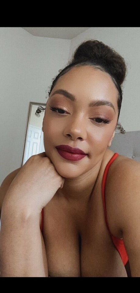 famousaria onlyfans naked pics