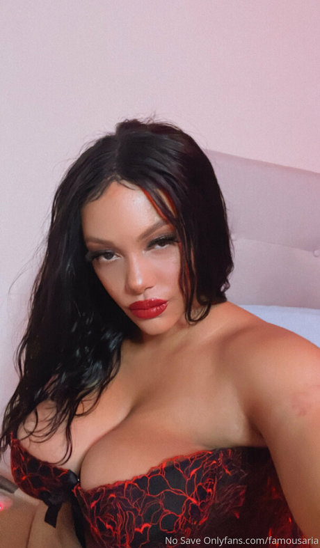 famousaria nudes only fans