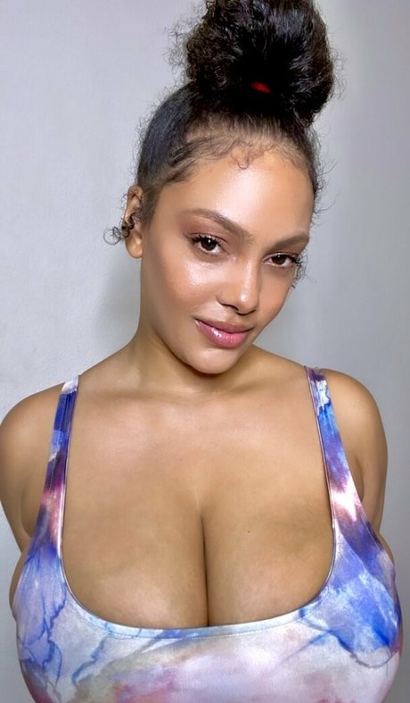 famousaria leaked onlyfans nude