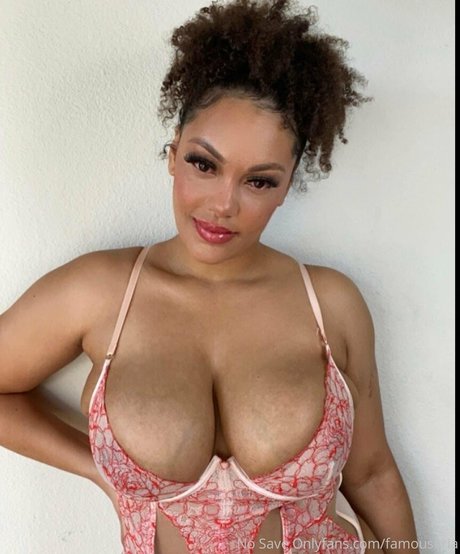 famousaria onlyfans star