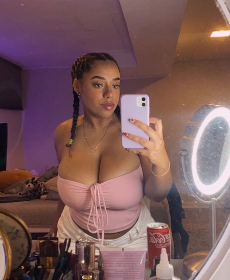 tesssabearrr onlyfans strip tease