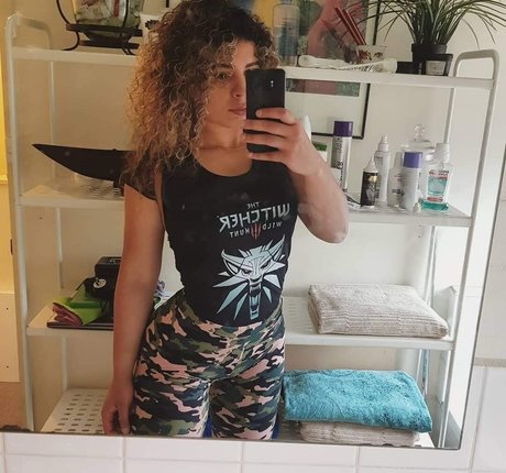 JustYeliz onlyfans leaks porn