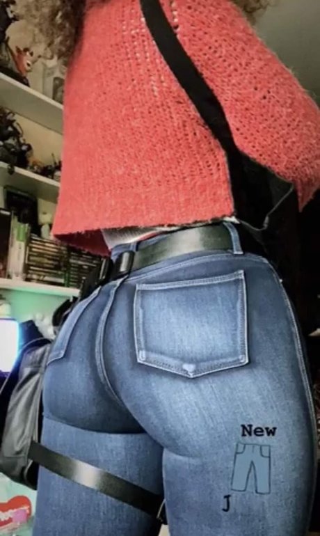 JustYeliz onlyfans leaked tits