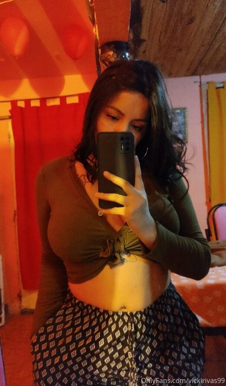 vickirivas99 onlyfans naked
