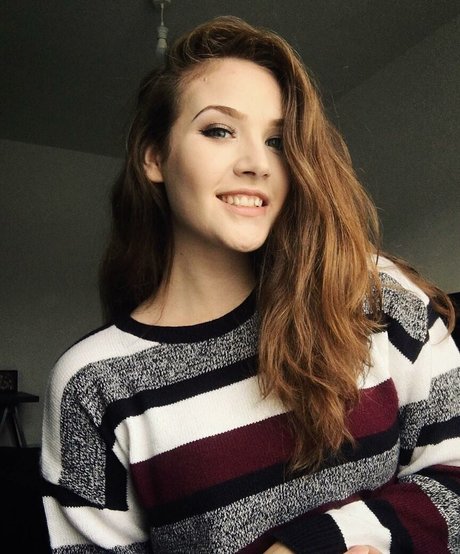 Caitlin Scott naked only fans