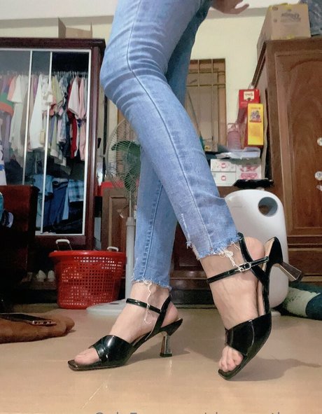 sisamouthmay onlyfans nude photos