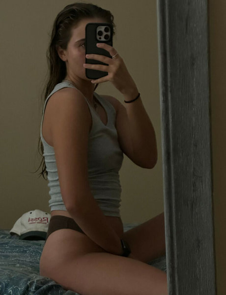 Lauren Rossi onlyfans nude tits