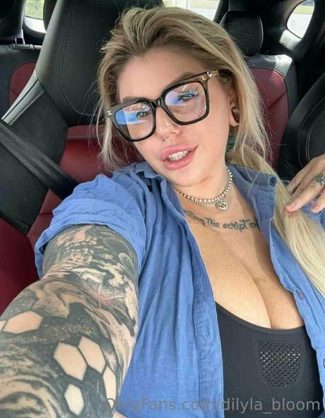 Dilyla Bloom sexy onlyfans