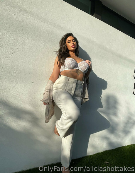 aliciashottakes onlyfans pic