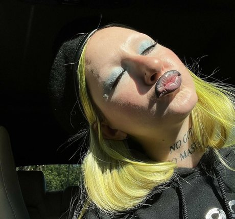 thezaramoon onlyfans photos