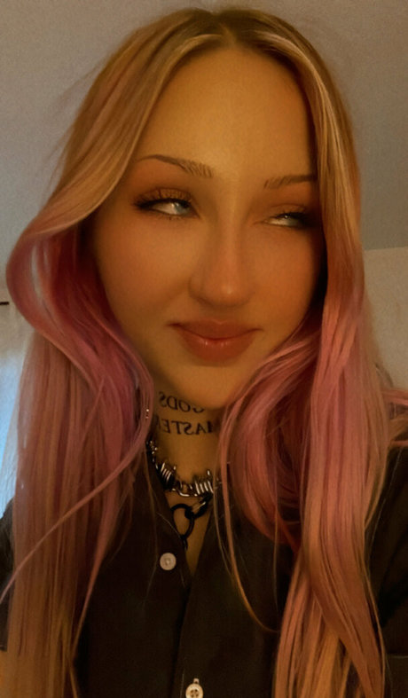 thezaramoon onlyfans free