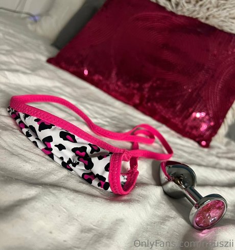 nyuszii tits onlyfans