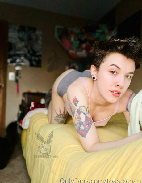 toastxchan topless onlyfans