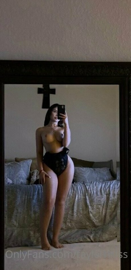taylerhillss onlyfans images
