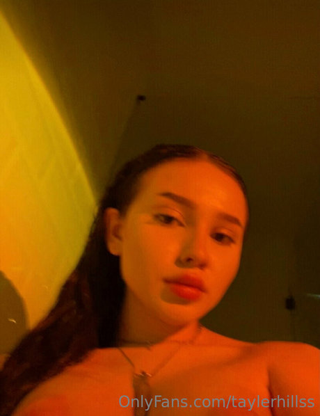 taylerhillss onlyfans strip tease