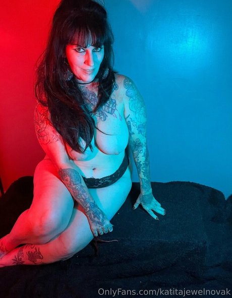katitajewelnovak nudes onlyfans leaked