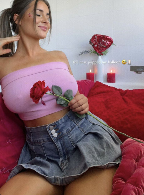 Emily Bright onlyfans leajs