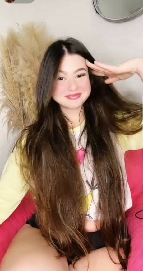 Nicolle Caroline naked onlyfans leak