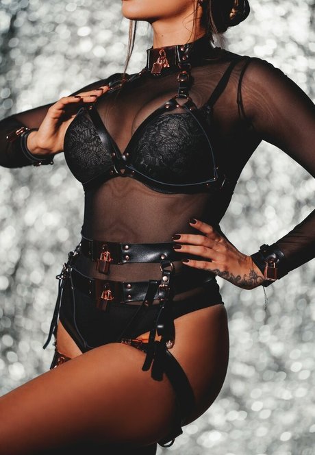 Noussaanissa only fans pictures