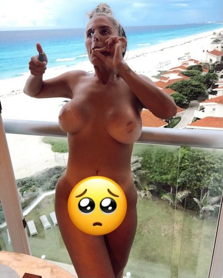 Elena Davies on onlyfans