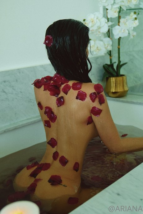 Ariana James onlyfans leakes