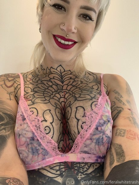 FeralWhiteTrash onlyfans naked pics