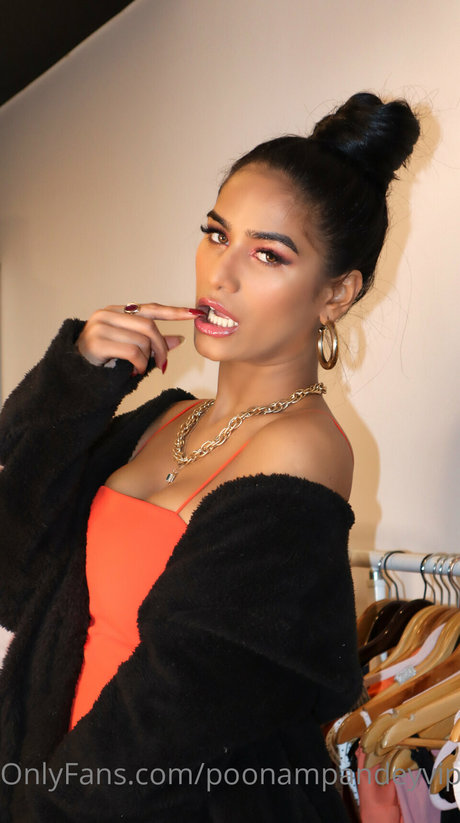 Poonam Pandey onlyfans images