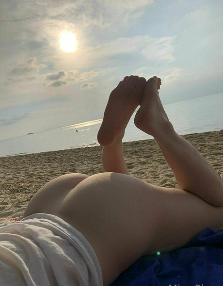 beach bunny onlyfans hot sexy selfie