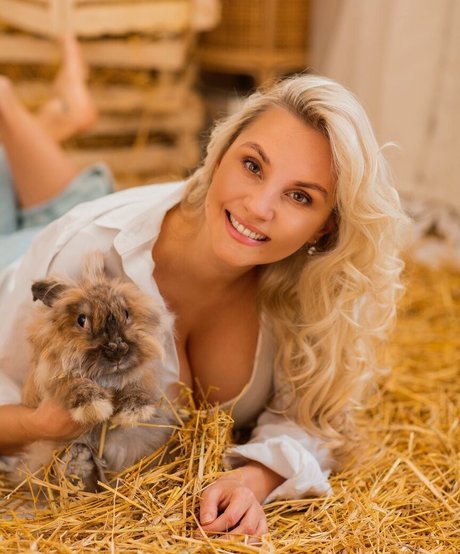 Anastasia Gorbunova onlyfans strip tease