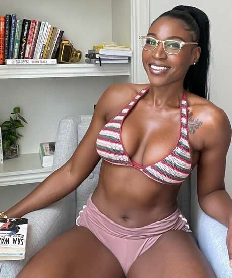 trans onlyfans erotic scene