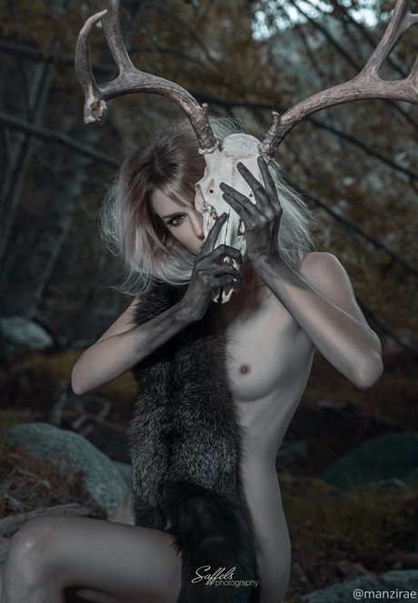 Manzi DeYoung onlyfans leajs