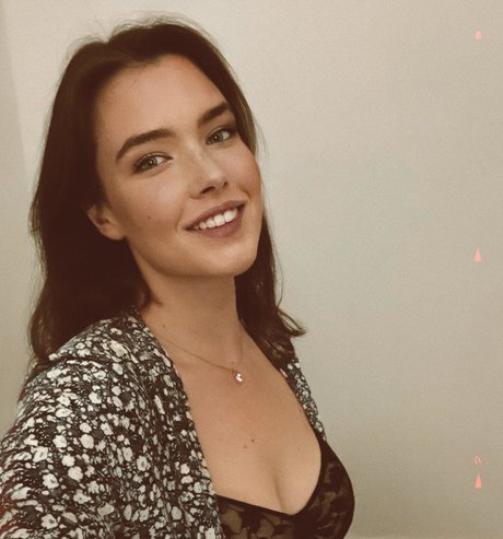 milf teacher onlyfans hot naked self-portrait