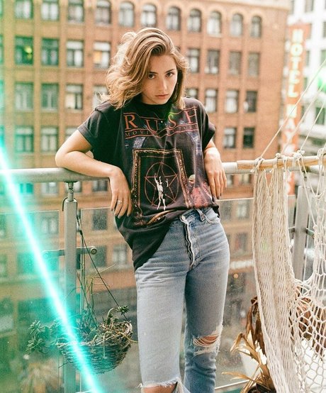 Emily Rudd nude onlyfans leak