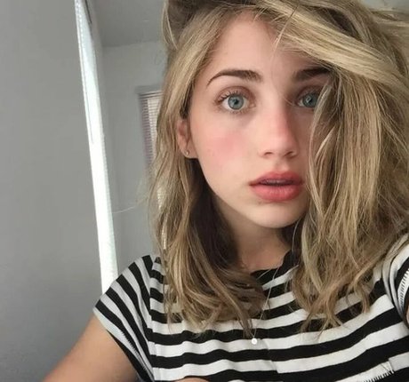Emily Rudd onlyfans lesk