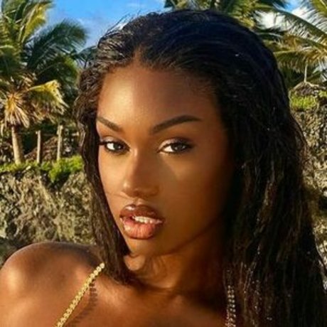 Elinda San onlyfans pics