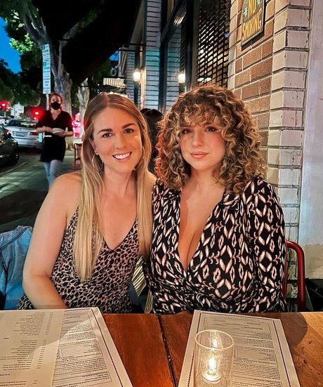 curvy cougar onlyfans art naked render