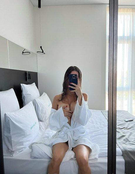 pretylittlething nude only fans leaks