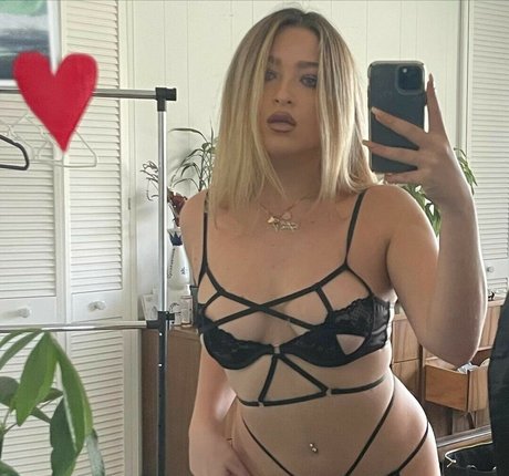 Scarlet Aviram onlyfans naked