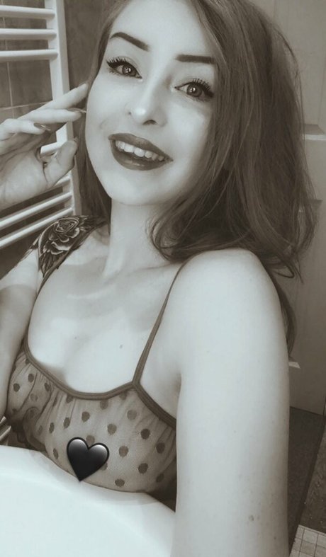 LittleRed x onlyfans topless