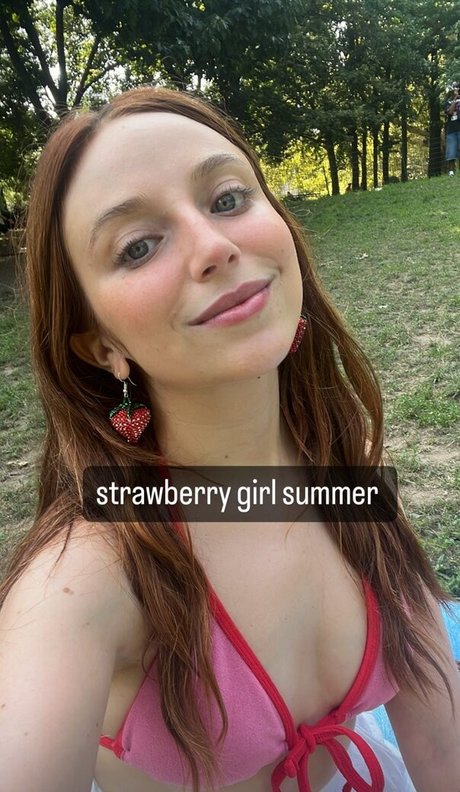 Ellie Schnitt nude only fans