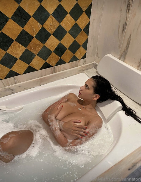 Sanna Meira onlyfans strip tease