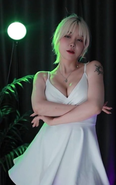 Newna ya onlyfans model