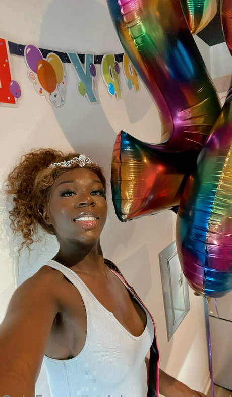 glamazonchanelr onlyfans strip