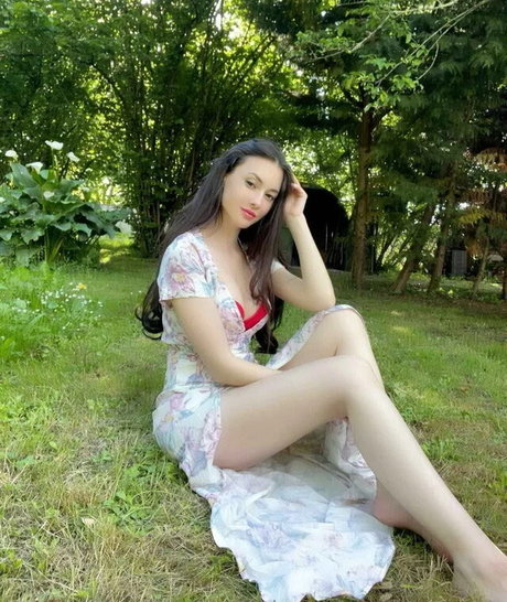 Fiona Allison onlyfans topless