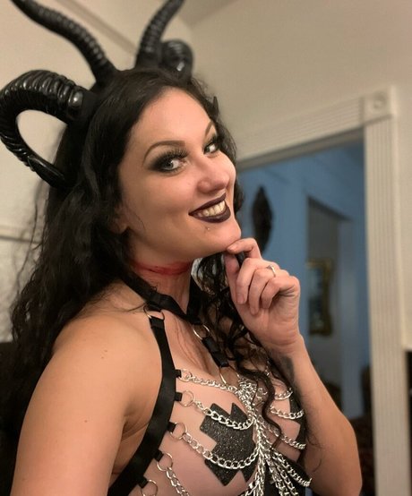 Anastasia Luna onlyfans nide