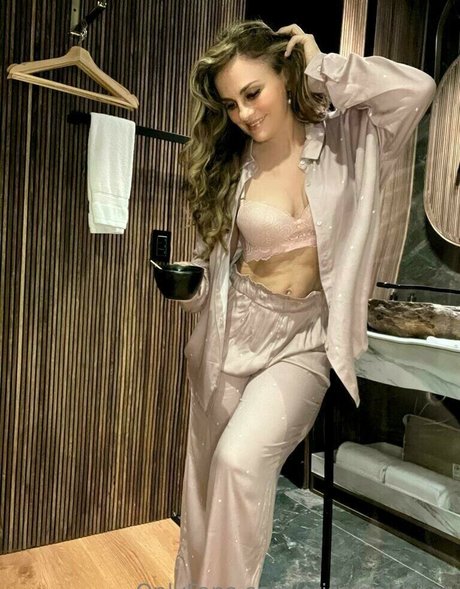 Aura Cristina Geithner only fans photos