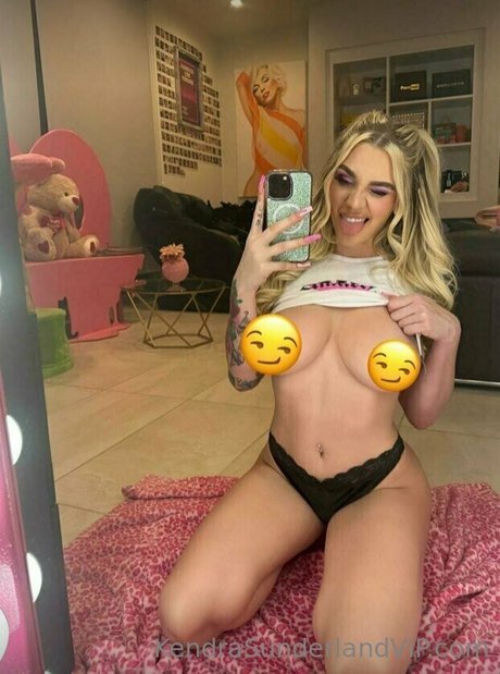 KendraSunderland onlyfans nude photos