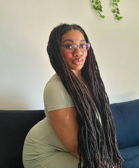 Locked Honey Princess onlyfans for free